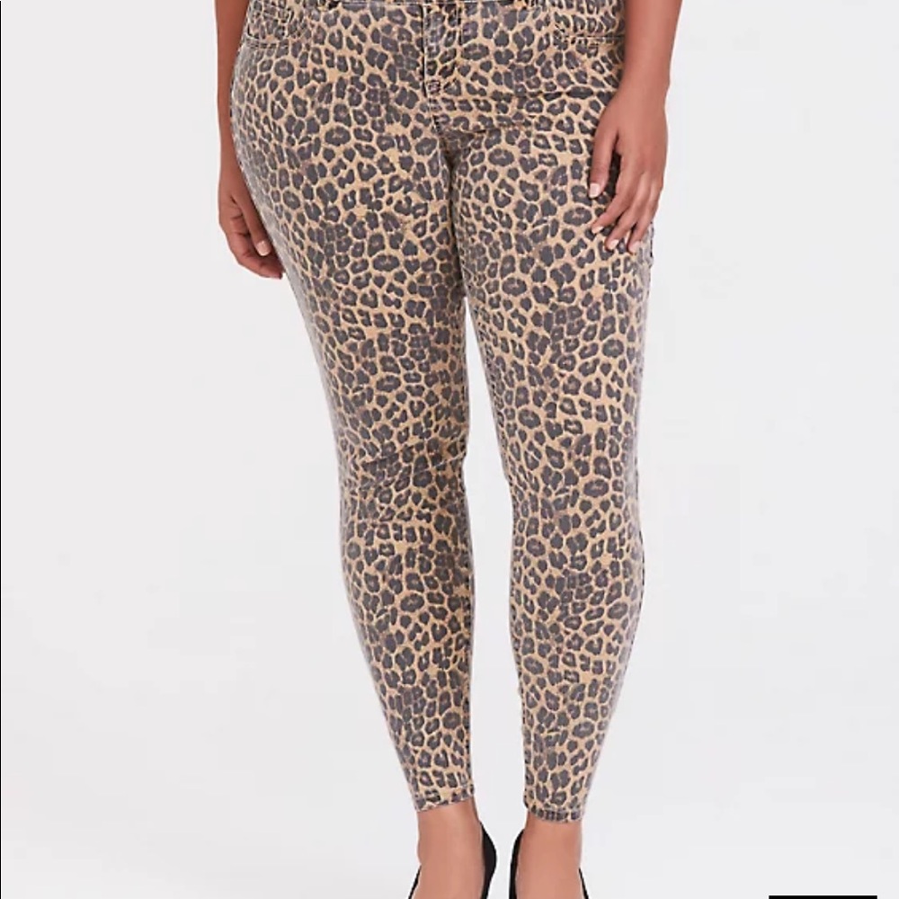 TORRID 16 JEGGING - SUPER STRETCH LEOPARD